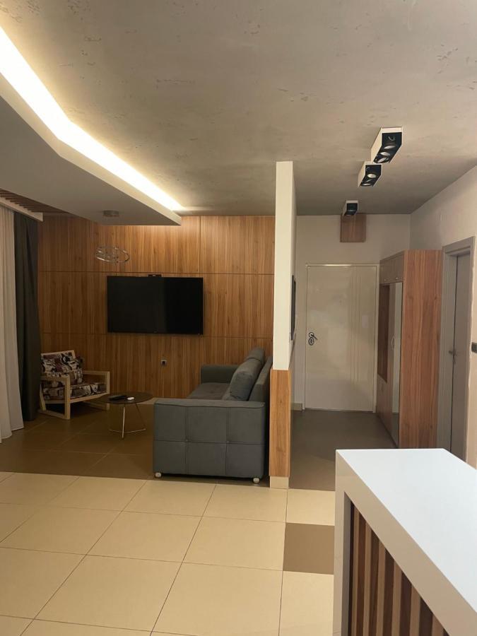 Leo Lux 1 Nis Exterior foto