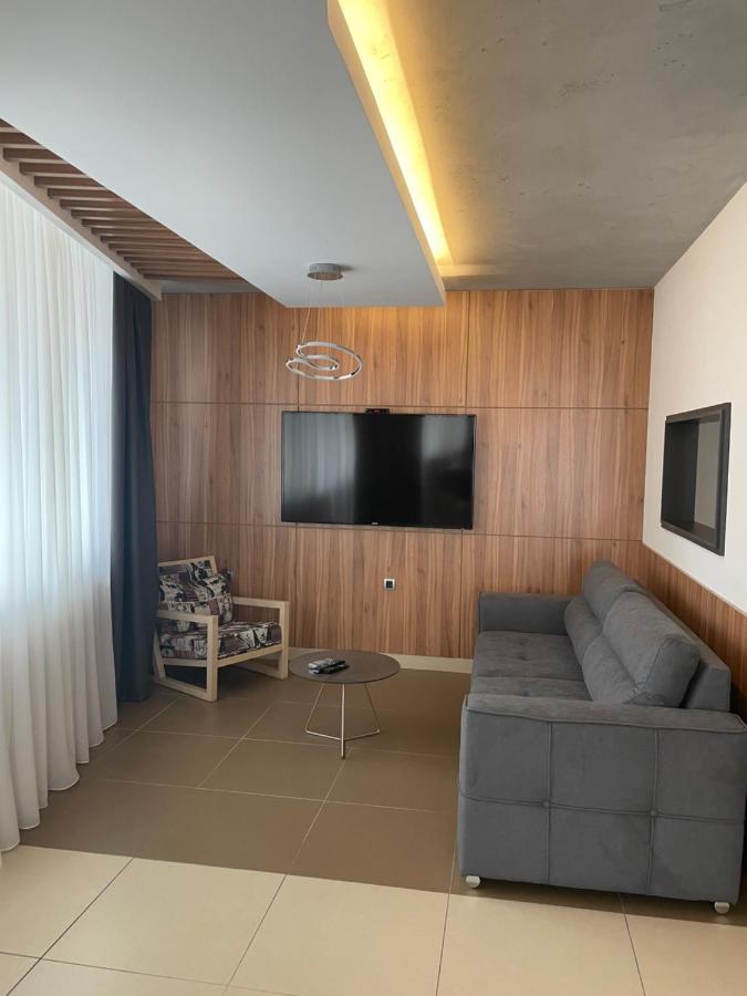 Leo Lux 1 Nis Exterior foto