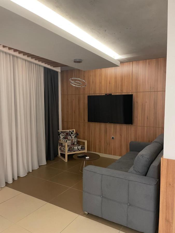 Leo Lux 1 Nis Exterior foto
