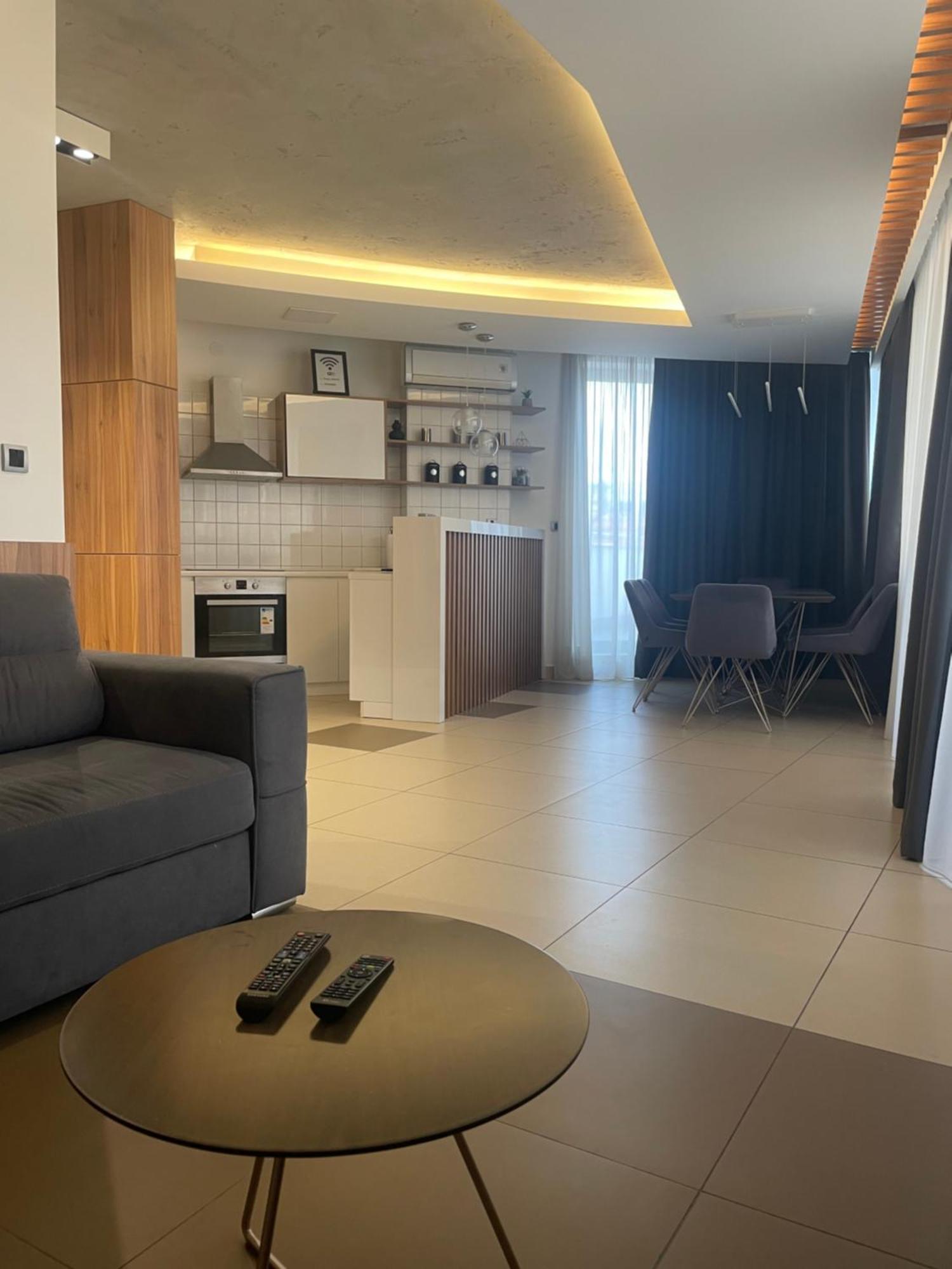 Leo Lux 1 Nis Exterior foto